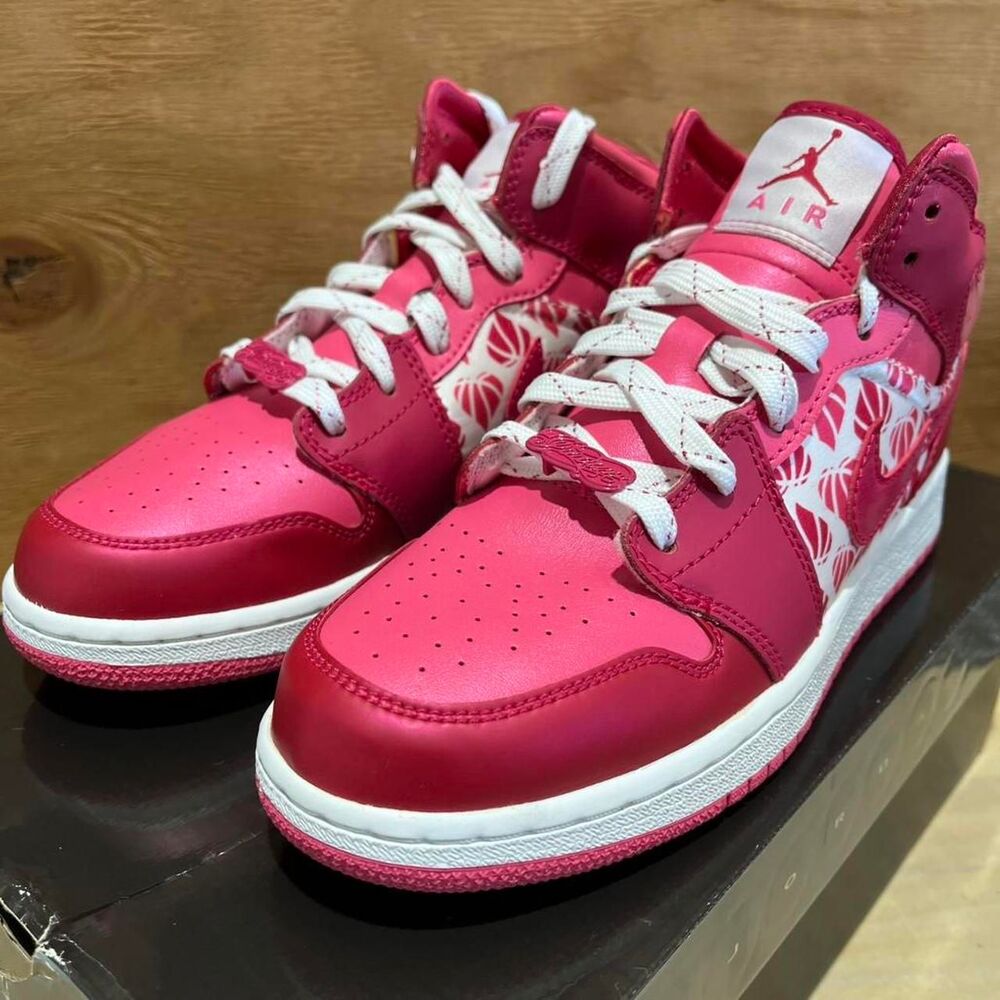 Jordan Women's Red and Pink Trainers